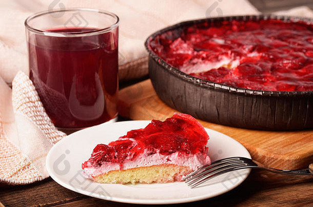 蛋糕新鲜的树莓汁木表格