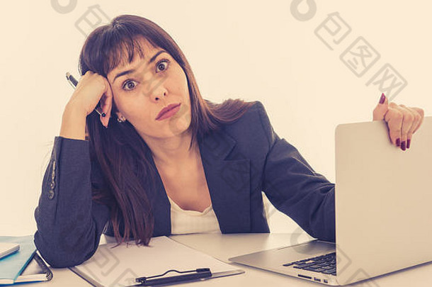 年轻的美丽的业务女人痛苦压力工作移动PC办公室电脑桌子上感觉累了沮丧过度劳累overwhel