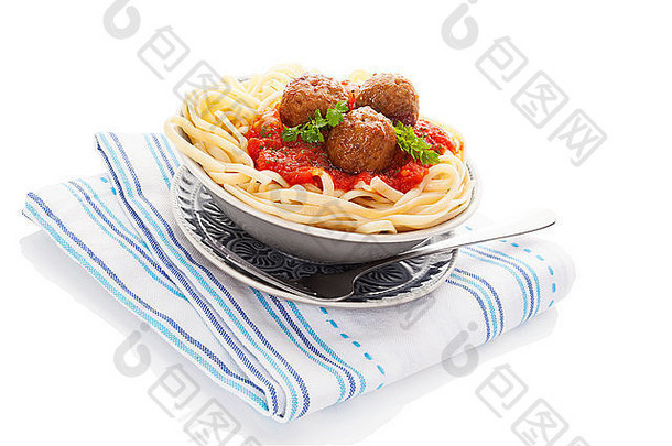 意大利面番茄酱汁肉丸碗布孤立的白色背景传统的地中海吃
