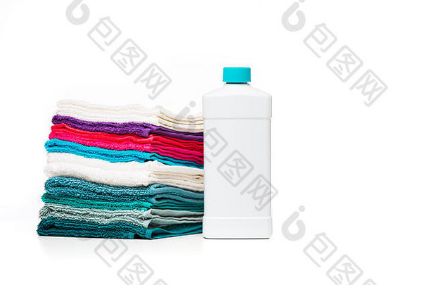 照片瓶清洁产品多色的毛巾清洁白色背景