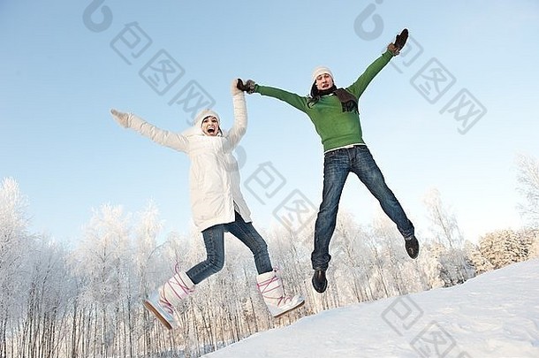 有趣的夫妇跳雪背景
