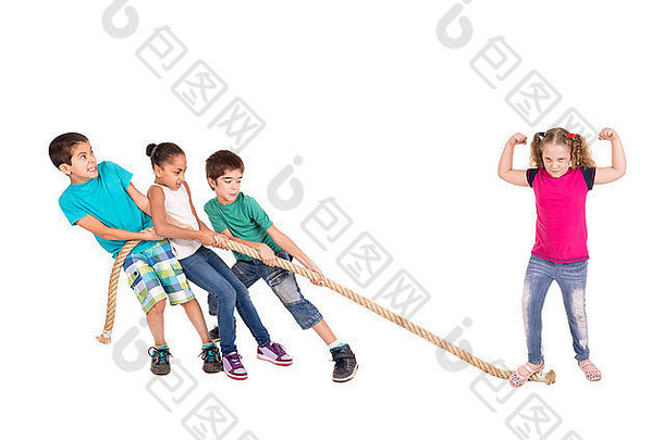 集团孩子们rope-pulling比赛强大的女孩