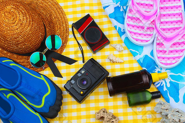 海滩时间夏天旅行工具包特色睡眠比基尼广播太阳乳液乳液他相机