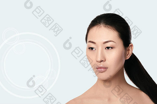 水疗中心肖像有吸引力的亚洲女人箭头脸白色背景脸提升概念塑料手术治疗医学