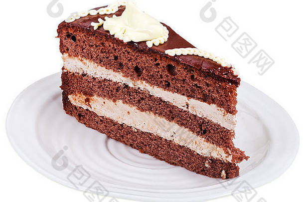白色背景上的巧克力蛋糕片