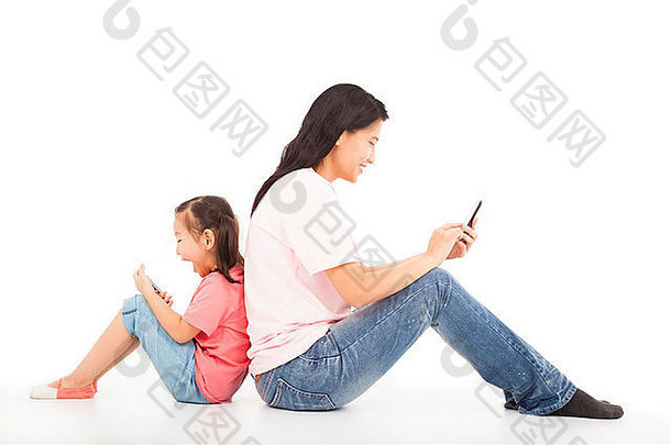 沟通妈妈。孩子社会媒体