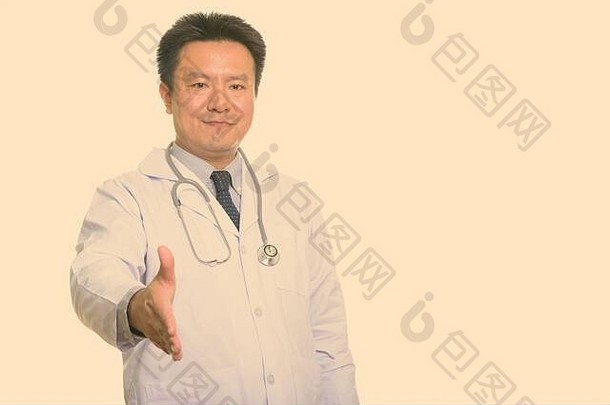 日本男医生握手的摄影棚照片
