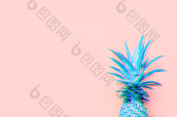 珊瑚色<strong>立体</strong>滴水处的菠萝<strong>创意</strong>色调，以小故障技术放置文字。时尚的现代色彩背景。水平的