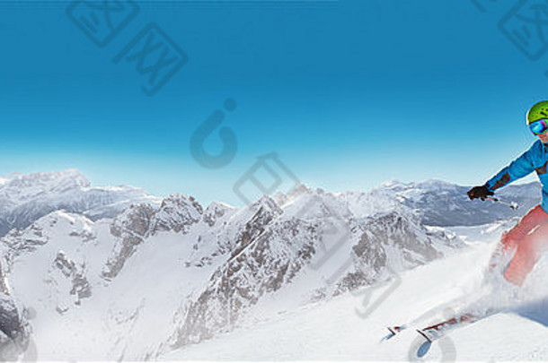 男人。滑雪运行下坡阳光明媚的阿尔卑斯山脉坡