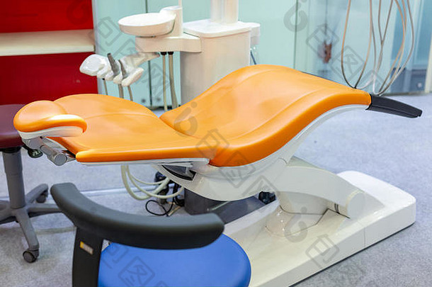 现代牙科诊所牙医椅子配件牙医牙科概念