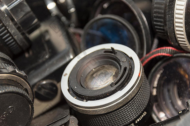 老式35毫米胶卷相机/箱子和设备