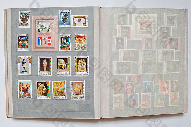 从古巴和中非共和国印制的集邮册中收集邮票