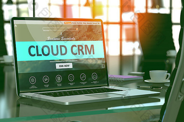 现代工作场所背景下笔记本电脑上的云CRM。
