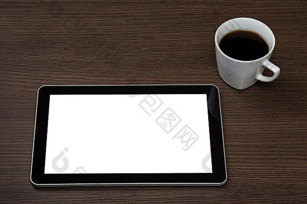 数字平板电脑空白屏幕杯咖啡黑暗木办公室桌子上