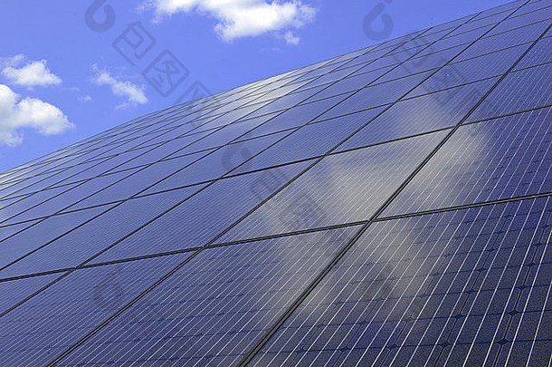 太阳能电池板在光伏系统中的应用