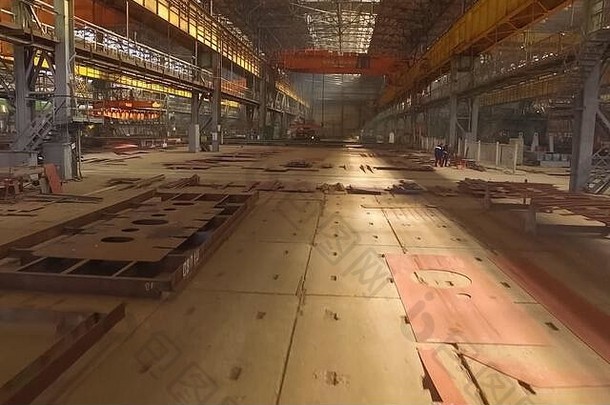 造船厂、内部焊接车间、金属结构。诺沃罗西斯克的工厂。