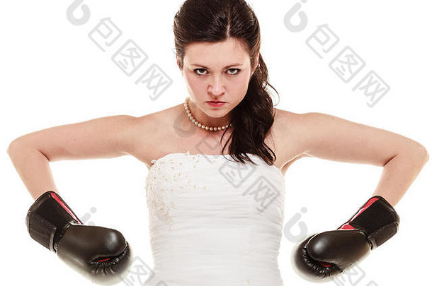 解放新娘婚礼衣服穿拳击手套女人显示权力统治孤立的