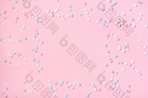 五彩纸屑形式小星星粉红色的背景