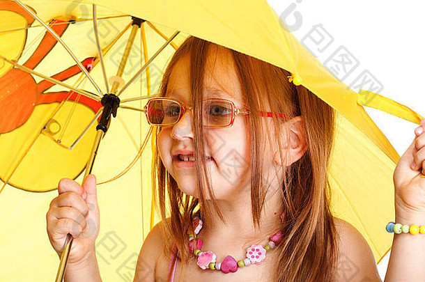女孩眼镜站黄色的伞