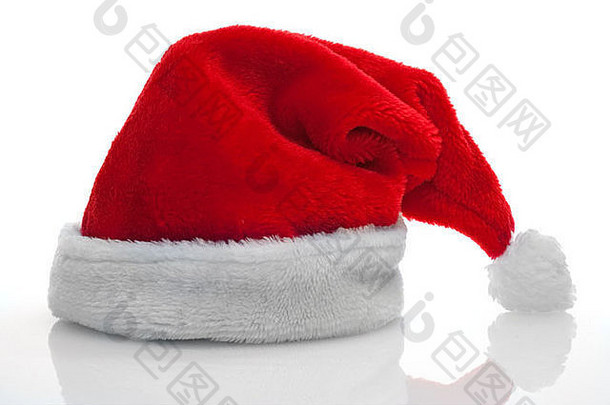 白色背景上的红色圣诞老人帽。