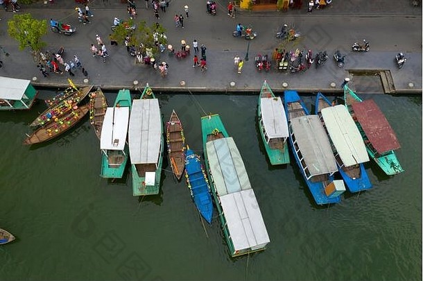 嗨越南特色内河船游客海岸前视图嗨部分联合国教科文组织世界遗产网站