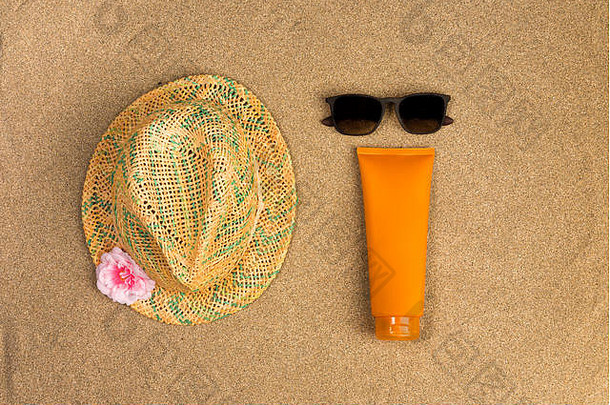 帽子，防晒霜，沙底太阳镜，顶视图