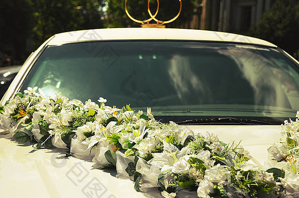 白色婚礼豪华轿车装饰花