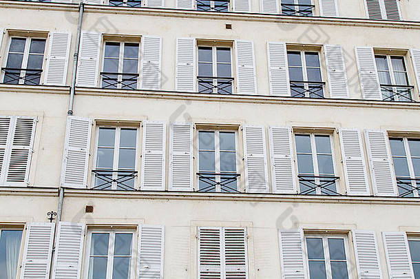 巴黎正版窗户的建筑视图