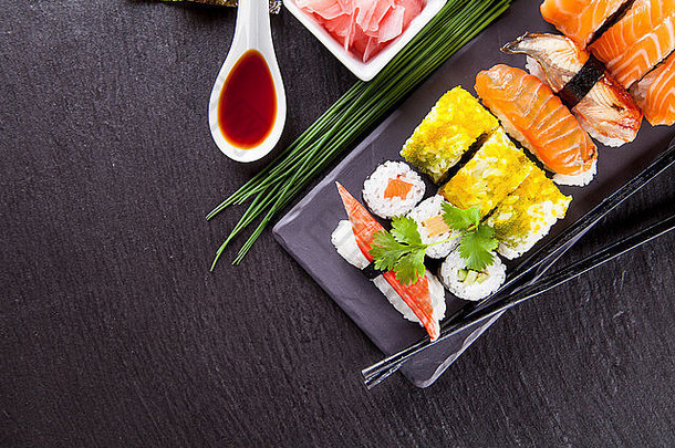 类型寿司食物服务黑色的石头