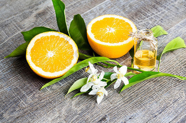 多汁的橙色减少部分橙花油花橙色树乡村木背景橙色开花香花柑橘类