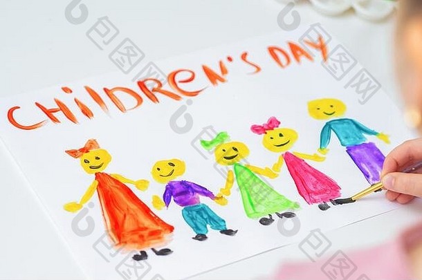 女孩画孩子们单词孩子们的一天假期快乐孩子们的一天