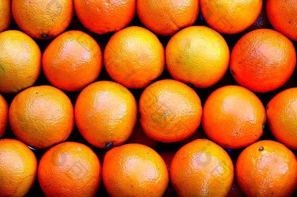 来自市场的一组美味的希腊橙子。永远清新健康。