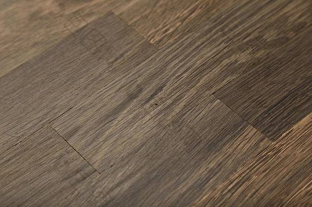 橡木旧的多年生深色实木复合地板，木材纹理
