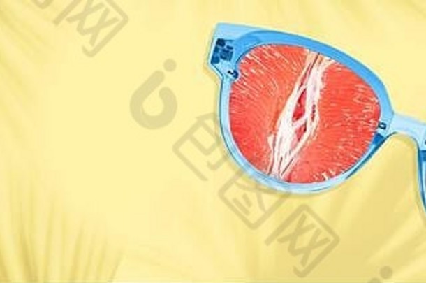 新鲜的视图太阳镜眼镜葡萄柚眼镜现代设计传单黄色的背景Copyspace概念夏季聚会，派对寒冷假期休息摩天观景轮建议销售