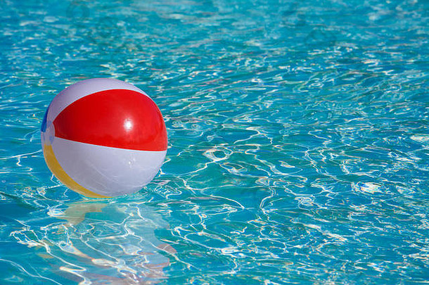 充气色彩斑斓的球浮动游泳池