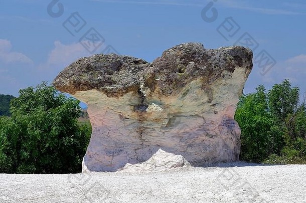 保加利亚自然现象岩石形成命名蘑菇岩石又名石头蘑菇位于小村买塑料kardzhali