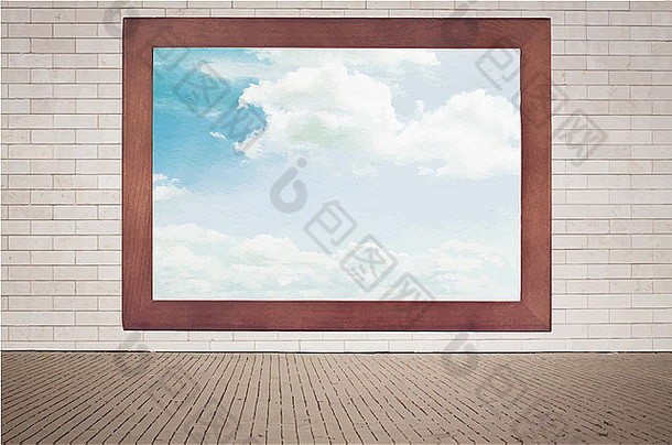 云蓝色的天空木框架挂灰色砖墙