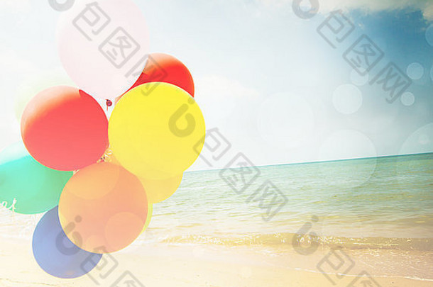 色彩斑斓的气球海滩