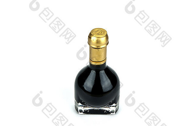 传统的意大利香醋内部特殊的瓶孤立的白色背景