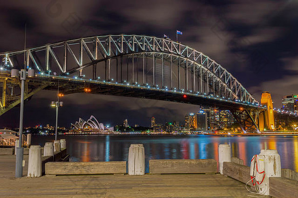 悉尼海港夜间歌剧院