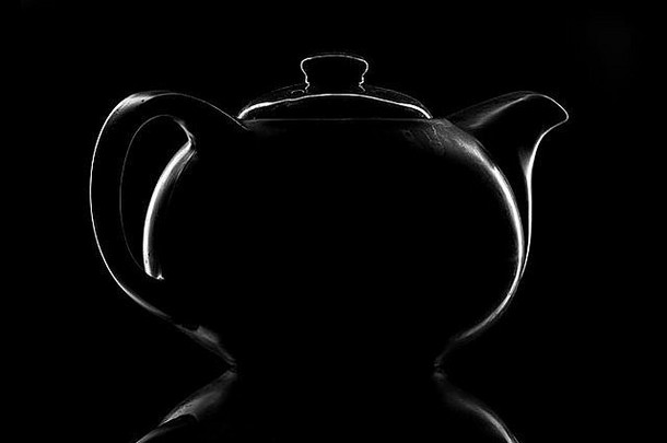 黑腊肠上的中国茶壶
