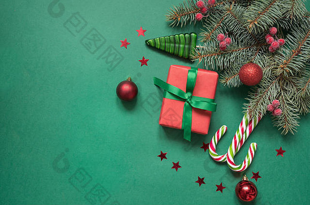 圣诞节树分支机构红色的玻璃球礼物盒子绿色复制空间前视图假期圣诞节卡