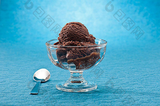 巧克力冰奶油蓝色的背景