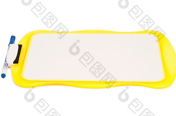 黄色的剪贴板笔孤立的白色