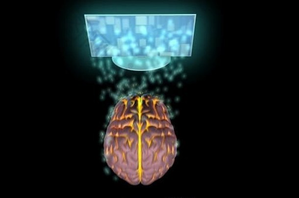 电脑监控发送信息发光的大脑渲染前视图