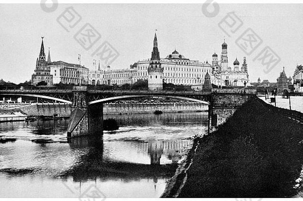 1926年的今天，苏联政府克里姆林宫拆除了跨越莫斯科河的第二块石头