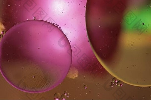 神奇的结构色彩斑斓的石油泡沫混乱的运动摘要色彩斑斓的油漆前视图运动泡沫液体水表面五彩缤纷的背景宏模式设计