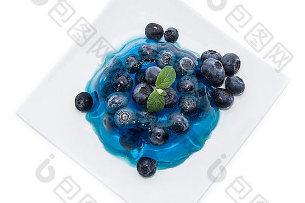 蓝莓果冻孤立的白色背景