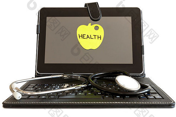数字平板电脑听诊器健康概念白色背景