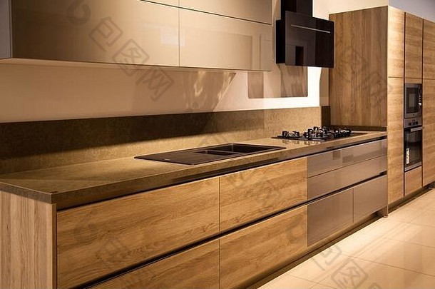 室内豪华的现代厨房设备灰色橡木橱柜